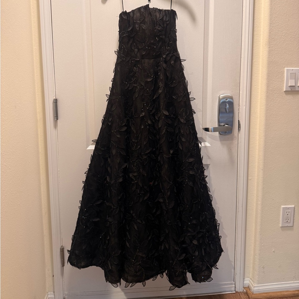 HELSI Celine Sequin 3D Floral Strapless Gown Black Evening Gown Size XS Preloved - Picture 5 of 7